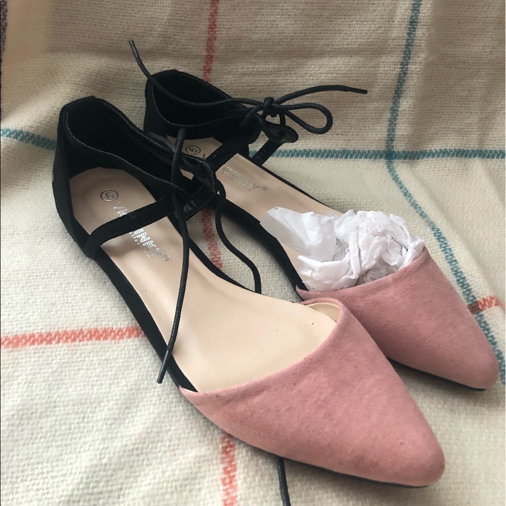 Via Pinky Co. new pink and black flats